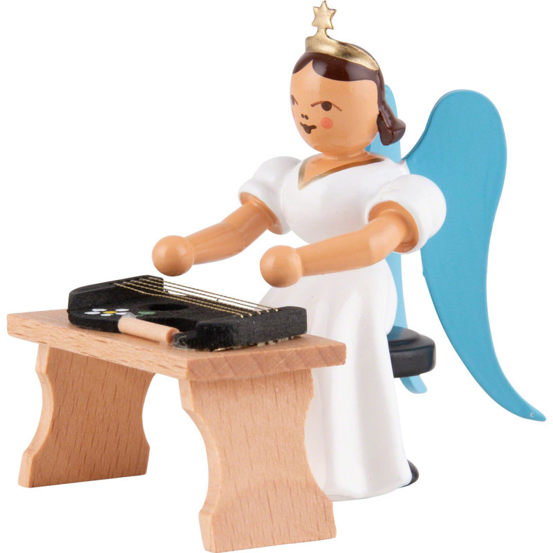 Faltenlangrockengel mit Zitherbank, farbig - 6,6 cm