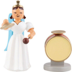 Faltenlangrockengel mit Beckenpauke, farbig - 6,6 cm