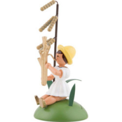Blumenkind mit Haselblüte und Schalmei sitzend - 12 cm