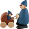 Gratulantin Paula mit Kinderwagen, blau - 9 cm