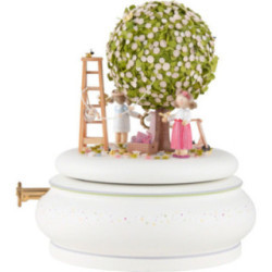 Spieldose &bdquo Der alte Kirschbaum&ldquo  - Frühling - 16 cm
