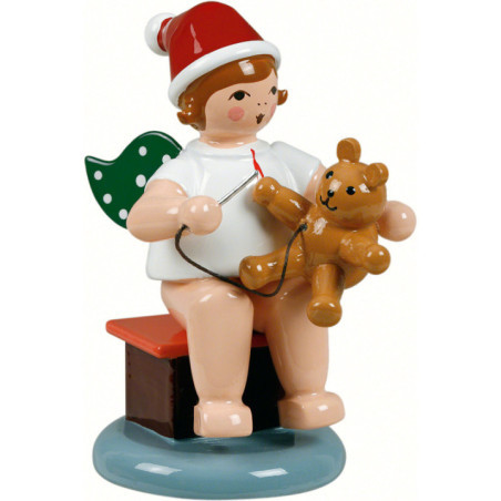 Weihnachtsengel sitzend mit Mütze und Teddy - 6,5 cm