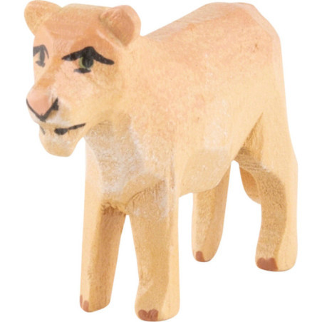 Lion - female - 2,7 cm / 1.1 inch