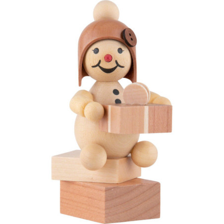Schneemädchen mit Geschenk - 9,5 cm