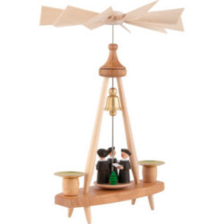 1-Tier Pyramid with Carolers - 25 cm / 9.8 inch