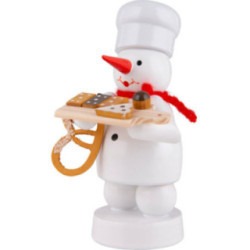 Schneemann Bäcker mit Kuchenbrett und Brezel - 8 cm