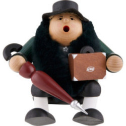 Smoker - Travelling Auntie - Shelf Sitter - 16 cm / 6,3 inch